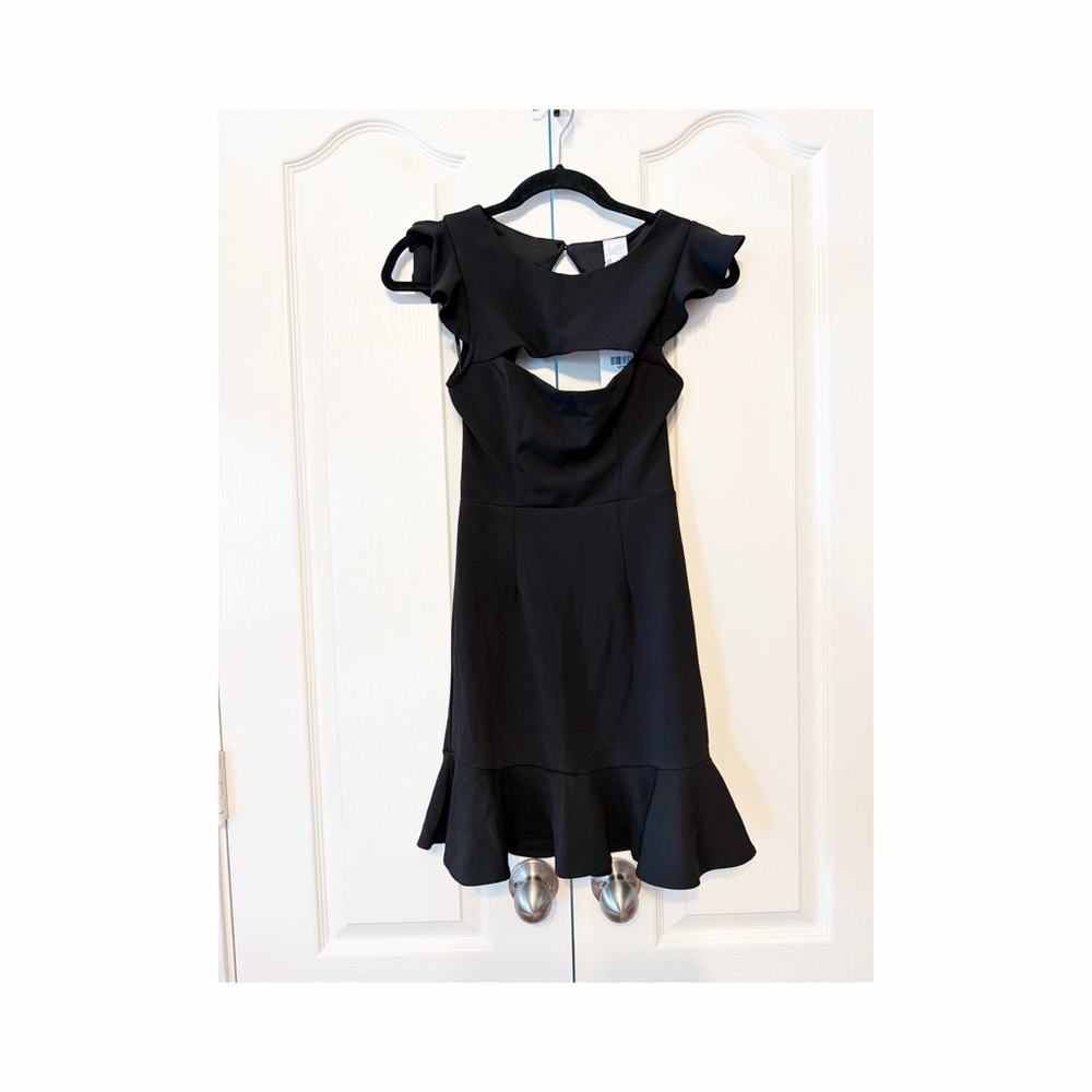 NWT Selfie Leslie Dinner at 8 Cut-Out Bust Ruffle Shoulder Dress Black Size US S